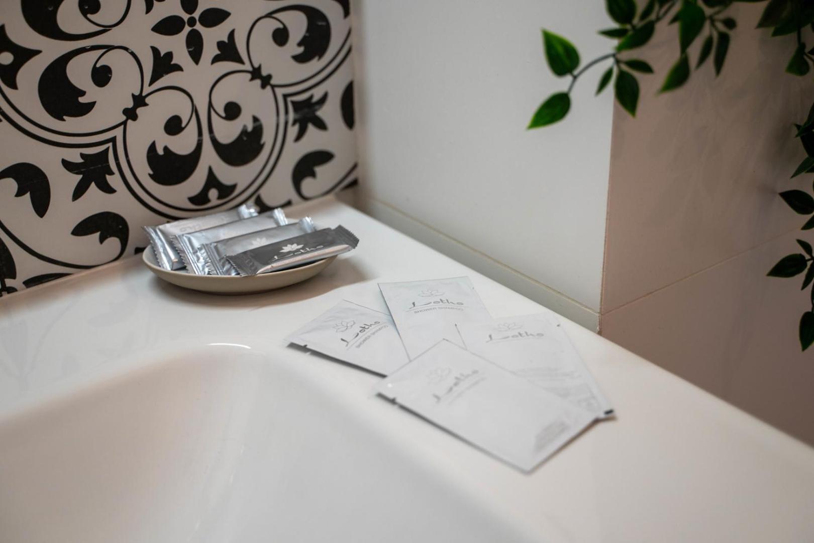 Skierniewicka Apt - Parking, Workspace, Balcony - By Rentujemy Warsaw Ngoại thất bức ảnh